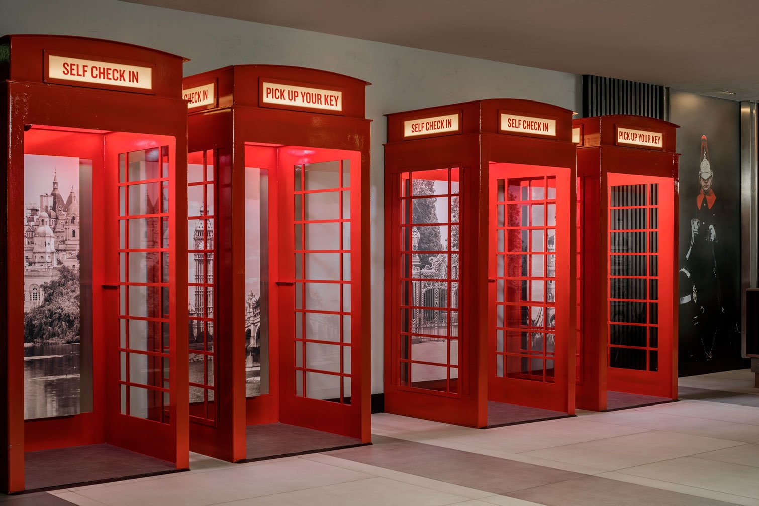 red-telephone-box-london-heathrow-radisoon-red-reception.jpg
