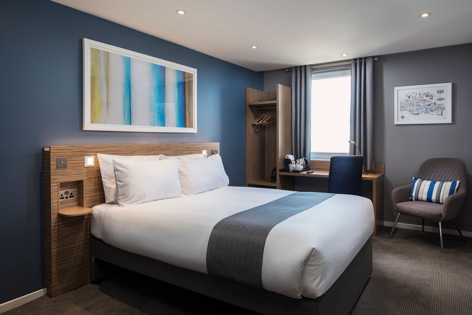 travelodge-hotel-superoom-bedroom-photography-double-bedroom.jpg