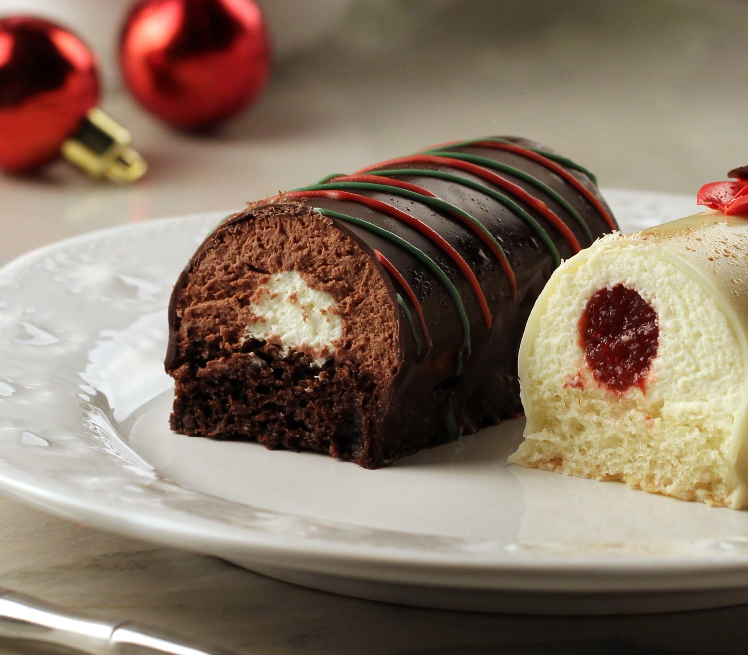 Bite-sized bliss alert! 🍫✨ Meet our Mini Yule Log Cakes – tiny treats, big  on flavor. Perfect for sweet moments this Christmas! 🎄🍰…