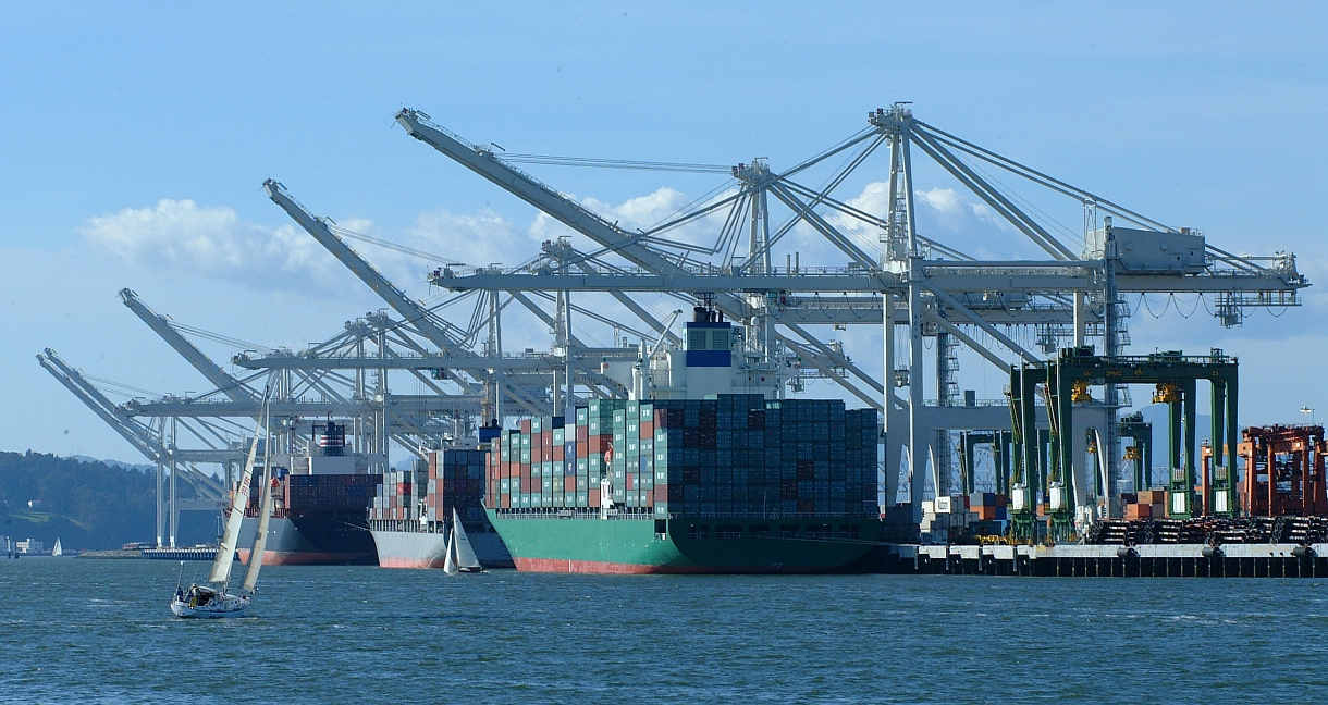 Ships at Dock POLA.png