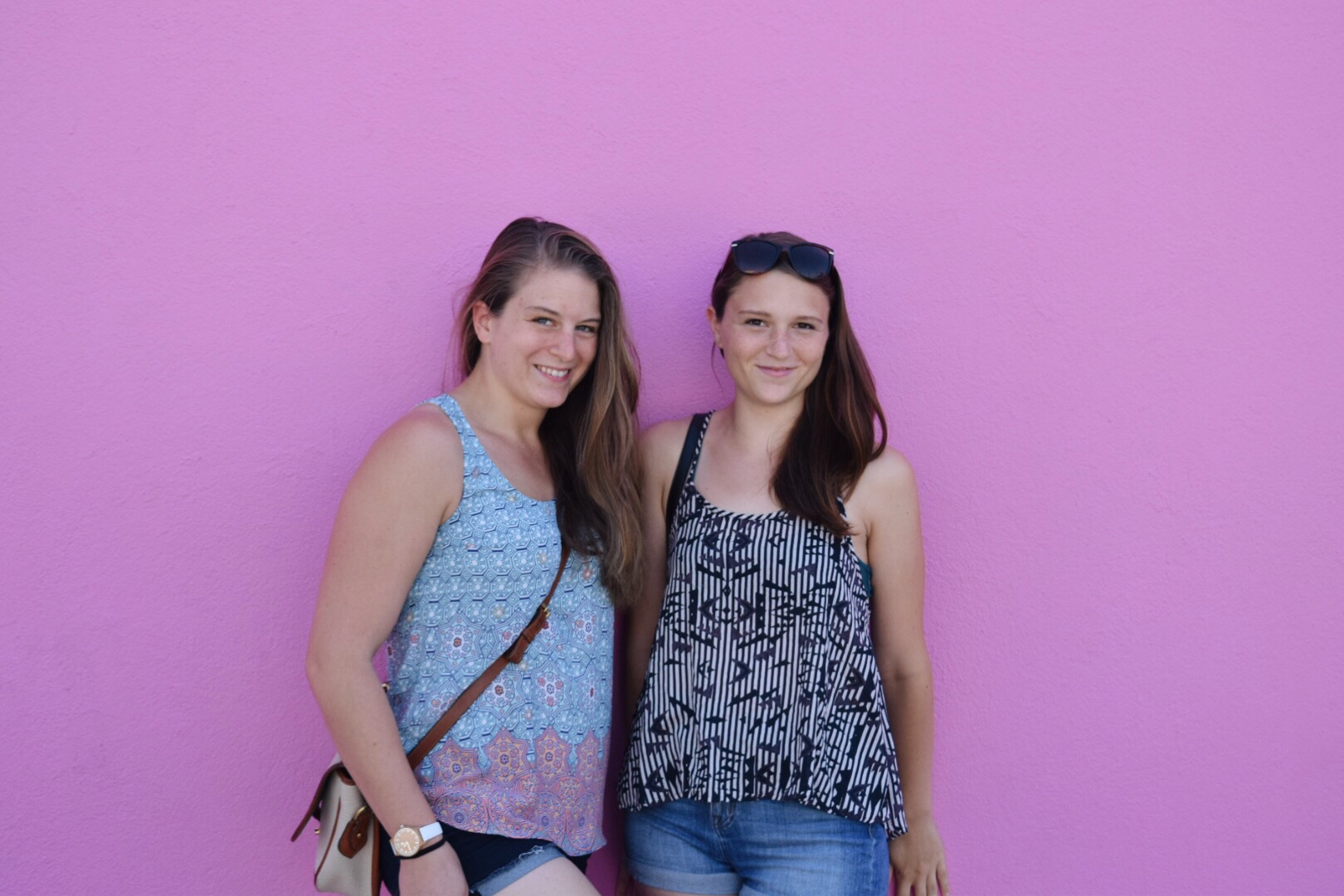 PS please go to the pink wall ;) selfie gold here