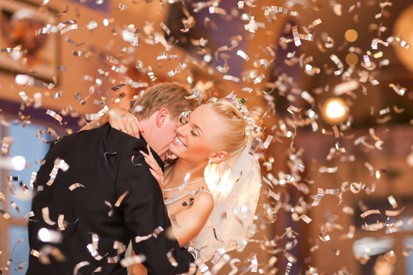 Couple's first dance with confetti blast