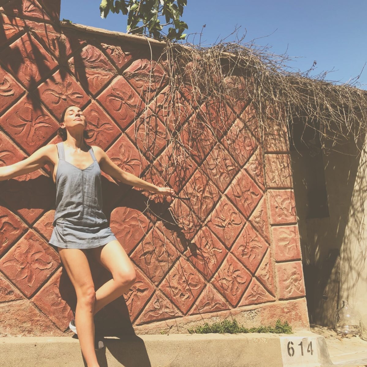 Surrender... to the IG wall pic 😏This is in my new neighborhood. It&rsquo;s someone&rsquo;s house, actually. Part of why I love this little LA hideaway. It&rsquo;s taken some time, it&rsquo;s taken some lessons, so taking it all in. Also, quite brig