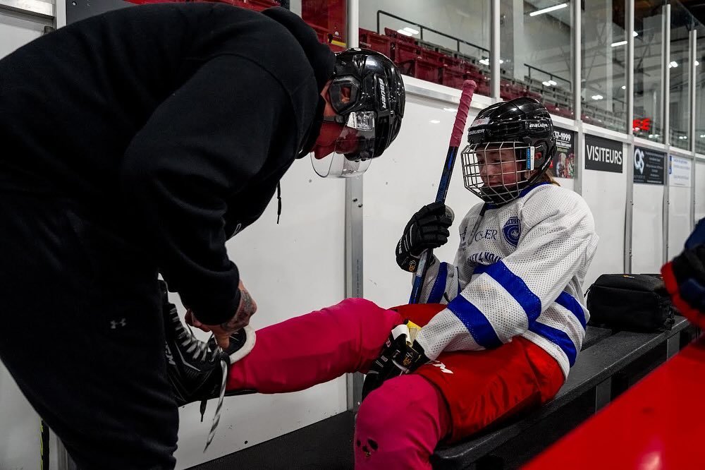 Skating into #NationalVolunteerWeek with a big shoutout to our amazing volunteers in Montr&eacute;al🏒 Thank you for being the MVPs of our programs!! Your time and commitment to our community is inspiring and truly makes a difference! ⭐️Thank you for