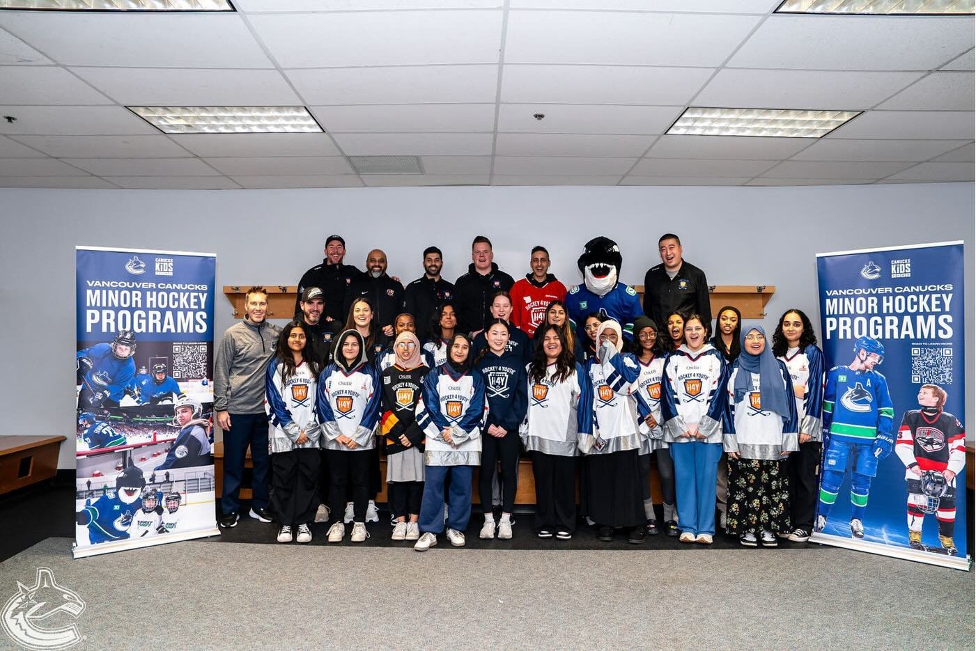 Hockey 4 Youth will be cheering on the @canucks this post-season and wishing them impeccable puck luck as they kick off their Cup quest against Nashville this weekend!

Huge shoutout to Rod Brathwaite and the @canucksforkids for helping us get our fi