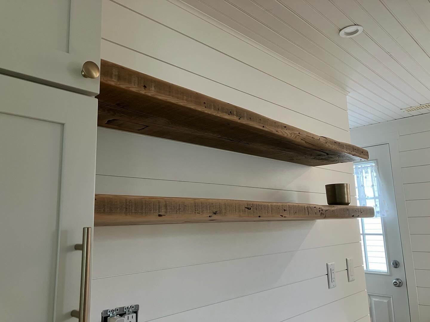 Reclaimed floating shelves for a  beach cottage that brings back memories of bygone days&hellip;

Garden State Surf and Art
8101 Long Beach Boulevard
Long Beach Township, NJ 08008

DM: @gardenstatesurf 
Email: gardenstatesurf@gmail.com
Call/text: (60