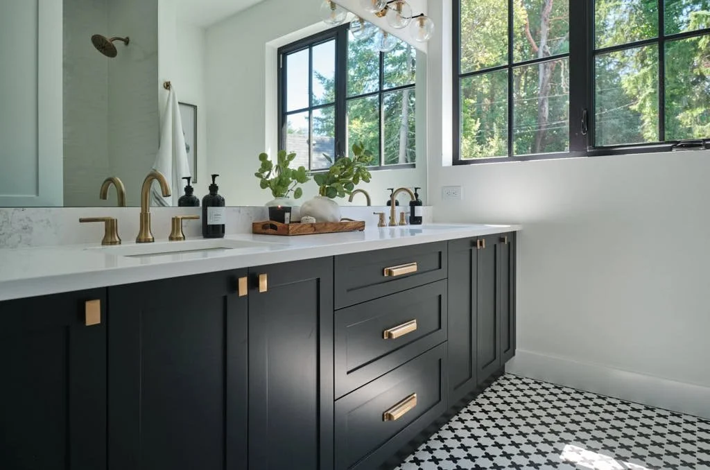 Modern bathroom in Victoria BC