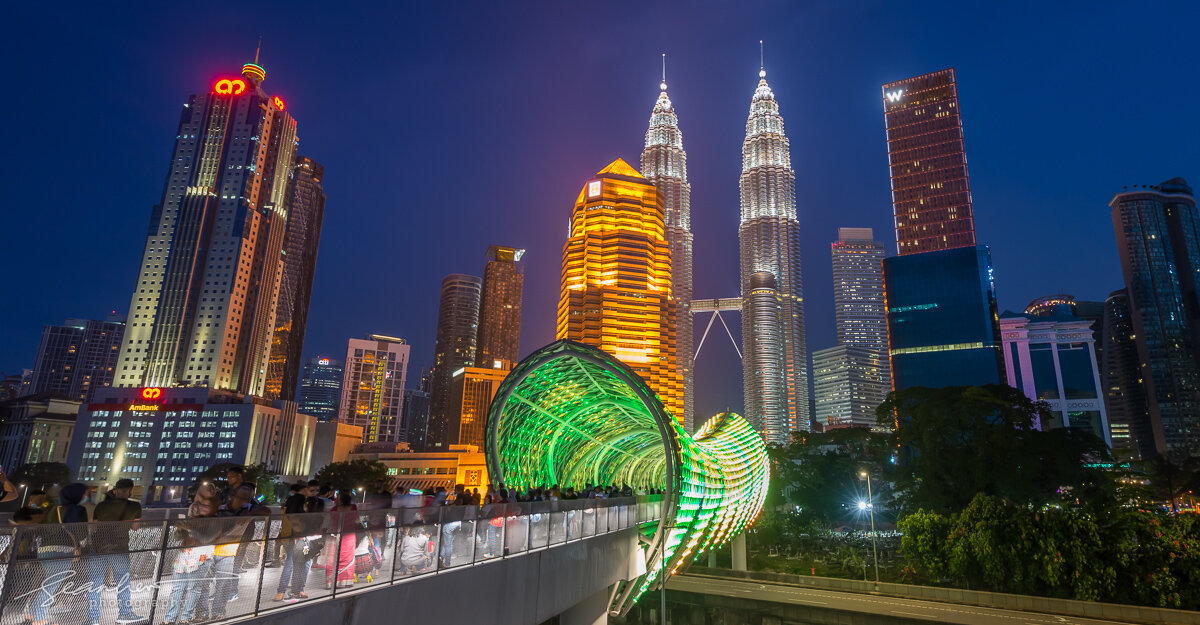 Abridged, not too far - The Saloma pedestrian bridge in KL