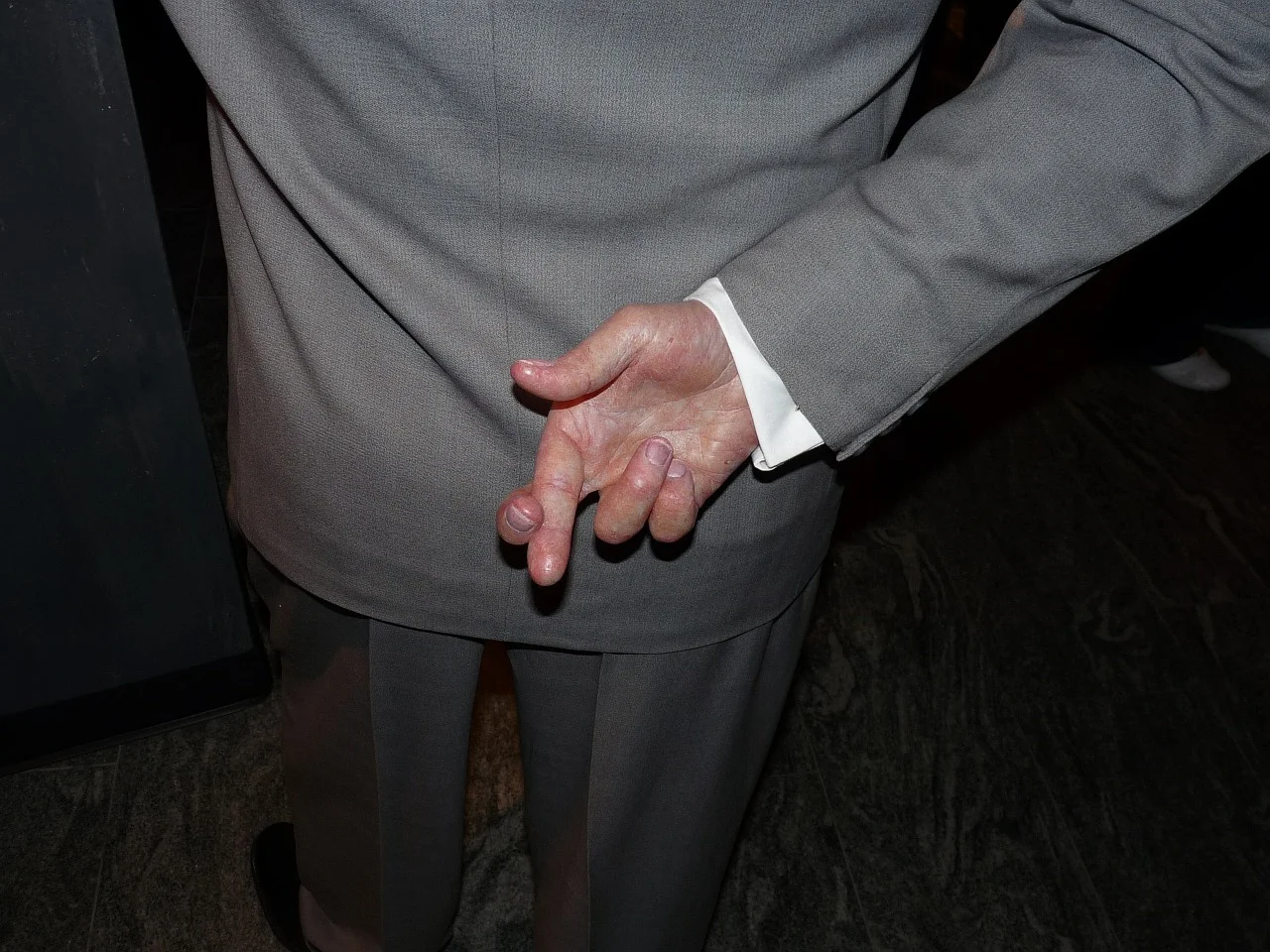 crossed-fingers-363478_1280.jpg