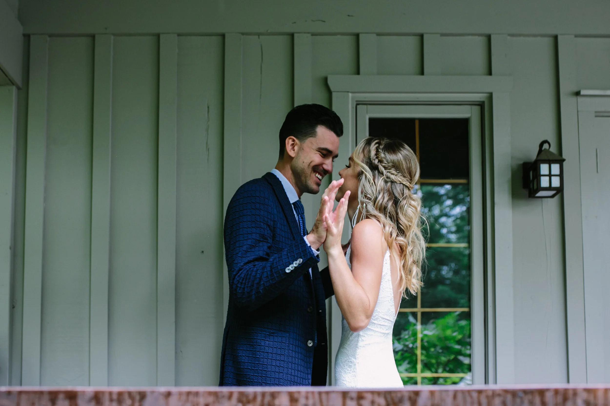 T&A-Georgian-Bay-Meaford-Wedding-Photographer-©KateHood.com-2017-4-FirstLook-Portraits-12.jpg