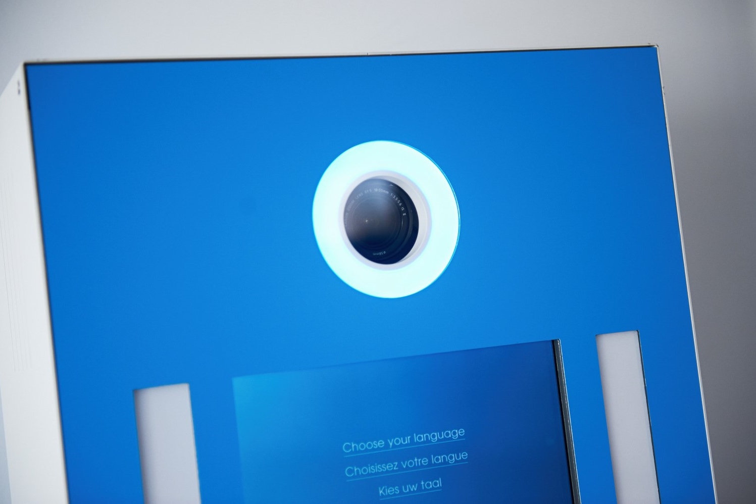 Look at the camera !