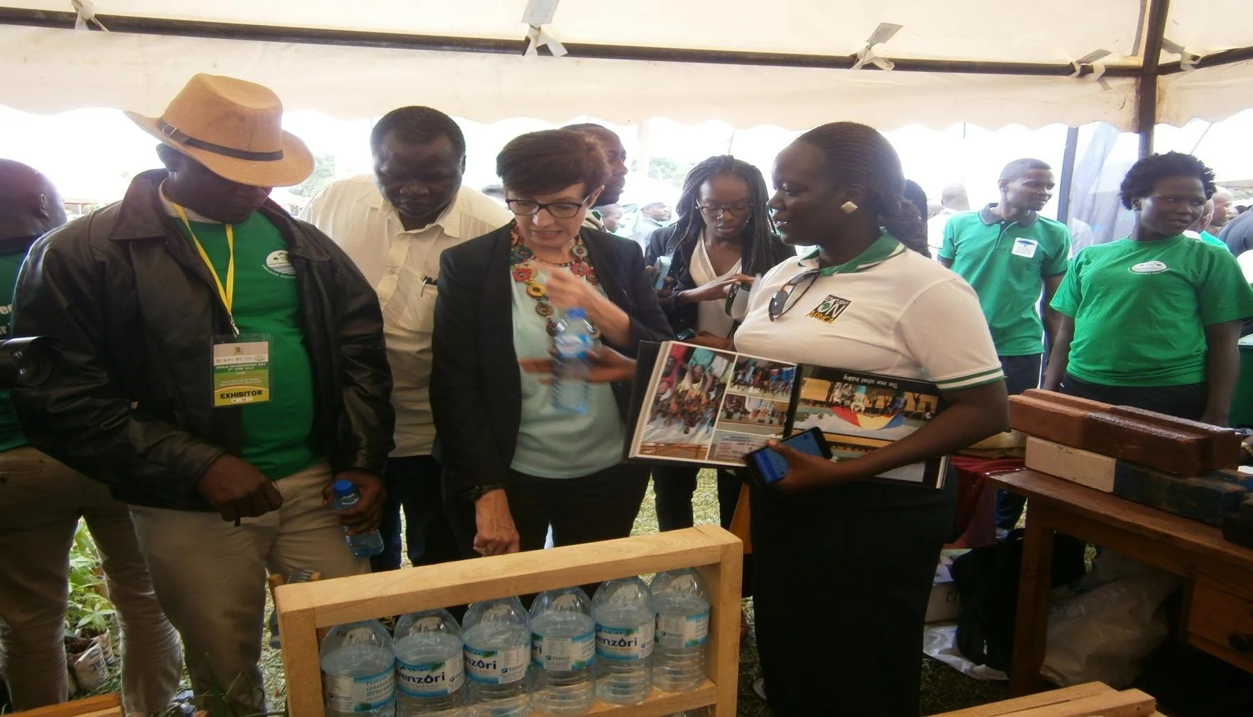 The French Ambassador, Stephani Riviol (Centre-EU representative) admiring the SoA-UF bottle door. She was impressed by everything that SoA show cased