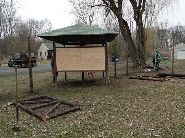 Installing the fence perimeter