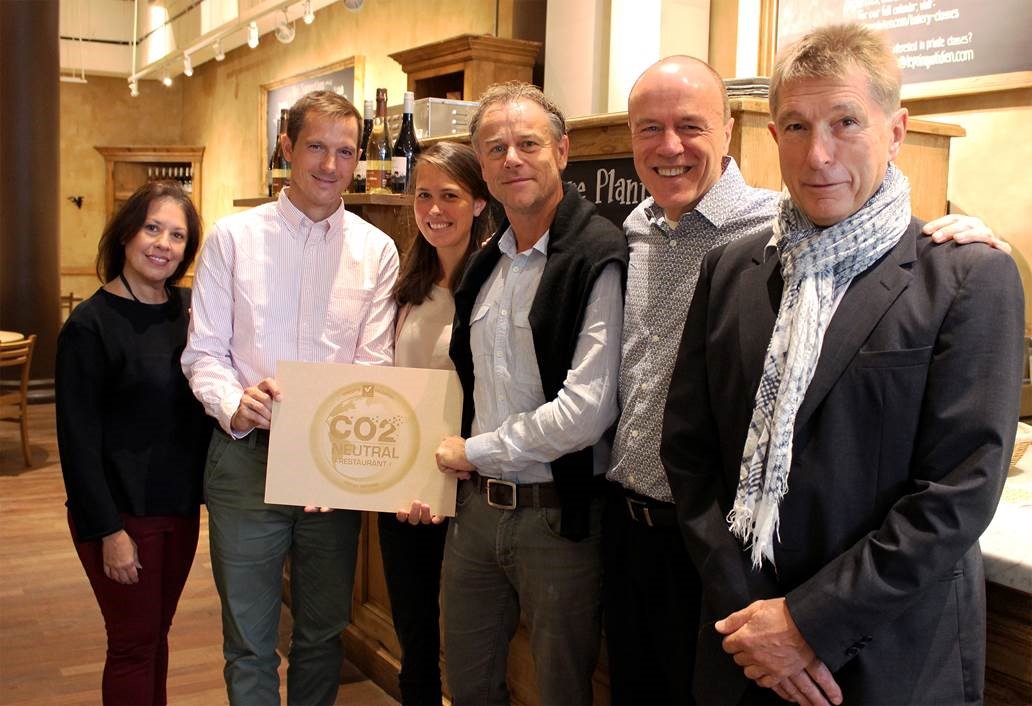 LPQ staff with the CO2 Logic certification plaque.