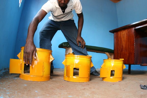 To offset emissions, LPQ invested in a cookstove manufacturing project in Uganda. ( Photo Credit: The Gold Standard)