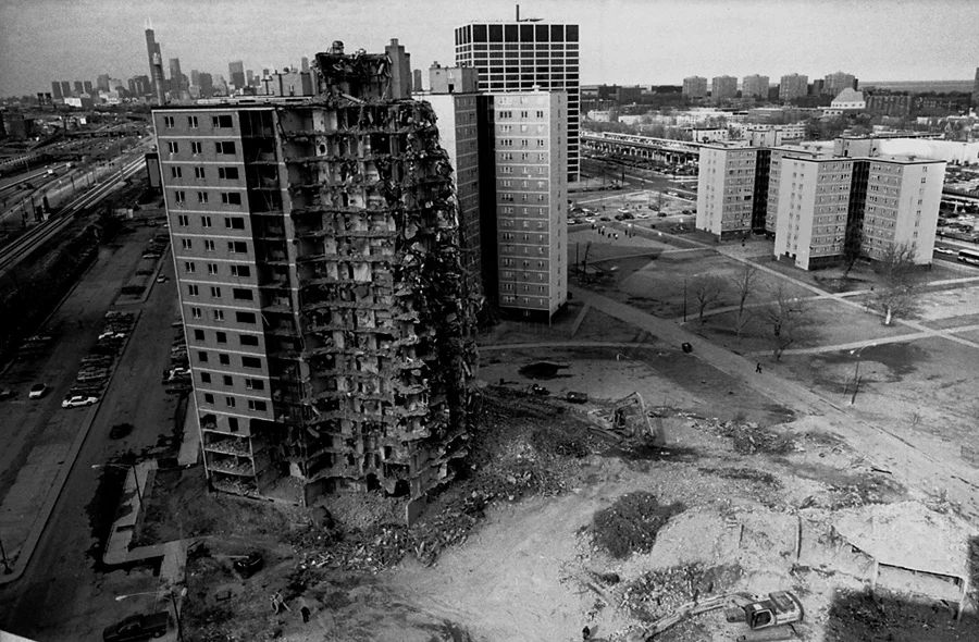 The first building to be demolished at Stateway Gardens with the downtown Chicago skyline in the background. PHOTO BY PATRICIA EVANS 