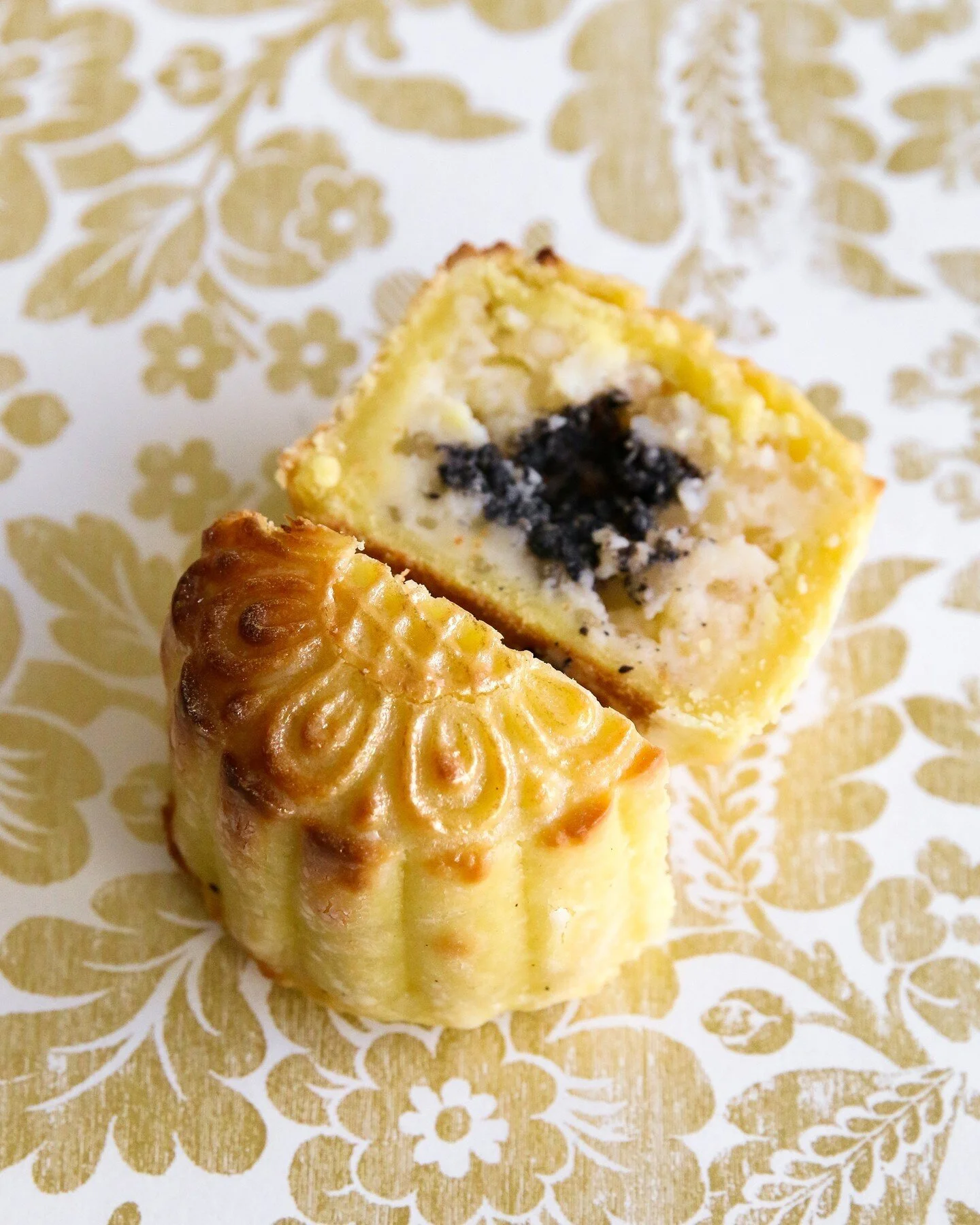 MOONCAKE SPOTLIGHT 🥮: inspired by classical baked tapioca pudding served as the dessert course at large Chinese banquets, our Cr&egrave;me Sago mooncakes feature ⁠a vanilla sago custard and a soft sesame center⁠ encased in a golden sabl&eacute; shel