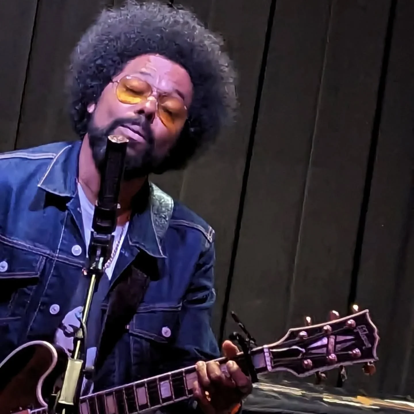 May 2024
Back to @caffevivace ...this time to see @iamalexcuba ... I first heard Alex through #CBCradio2 after he won the Juno and fell in love with his smooth vocals ever since. Didn't really think I would get the chance to see him perform  live, le