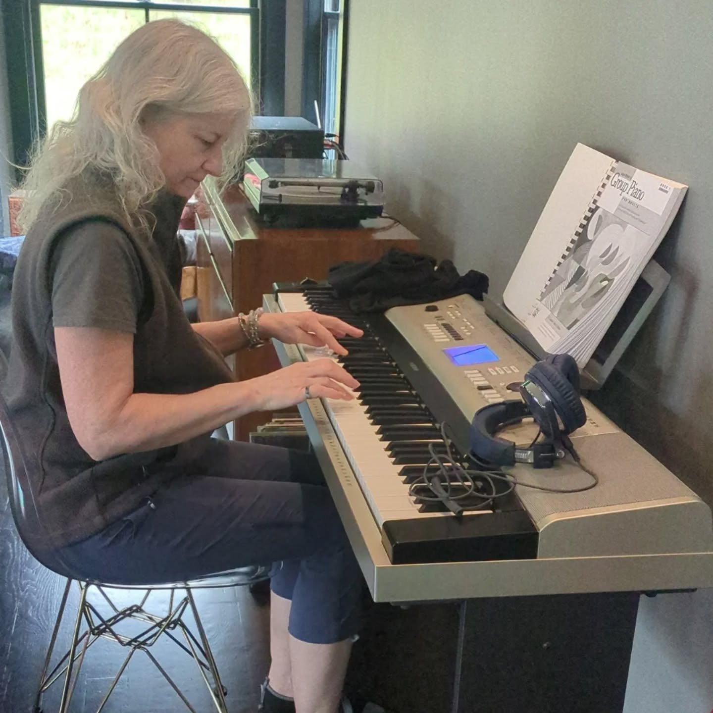 April 2024
Annual visit with @maggiemccabemusic . Here she's showing off her self taught piano skill and I am impressed and inspired!