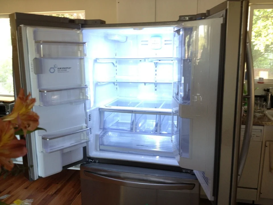 Photo Credit: Parker Knight via Compfight Cleaning and testing your refrigerator door seal will ensure that your refrigerator is easily maintaining its set temperature. A broken door seal will cause your refrigerator to work harder than it should to maintain the set temperature. This can reduce the lifespan of the refrigerator and increase your energy usage.
