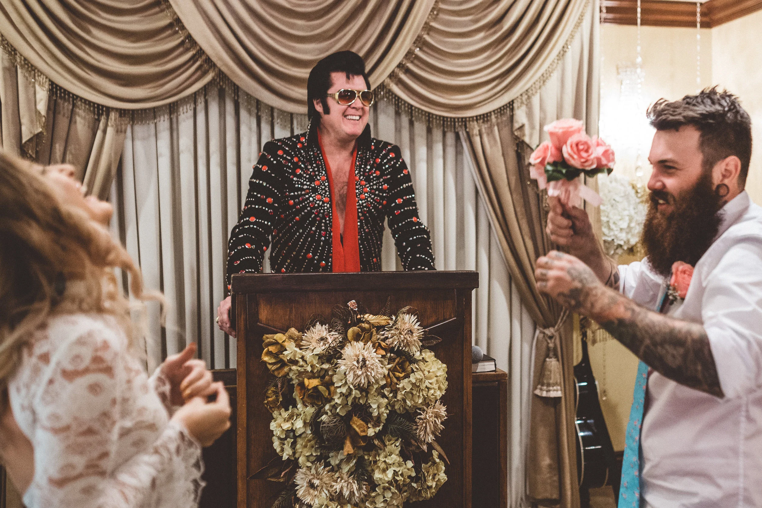 jamie-and-daniels-very-vegas-elopement10.jpg