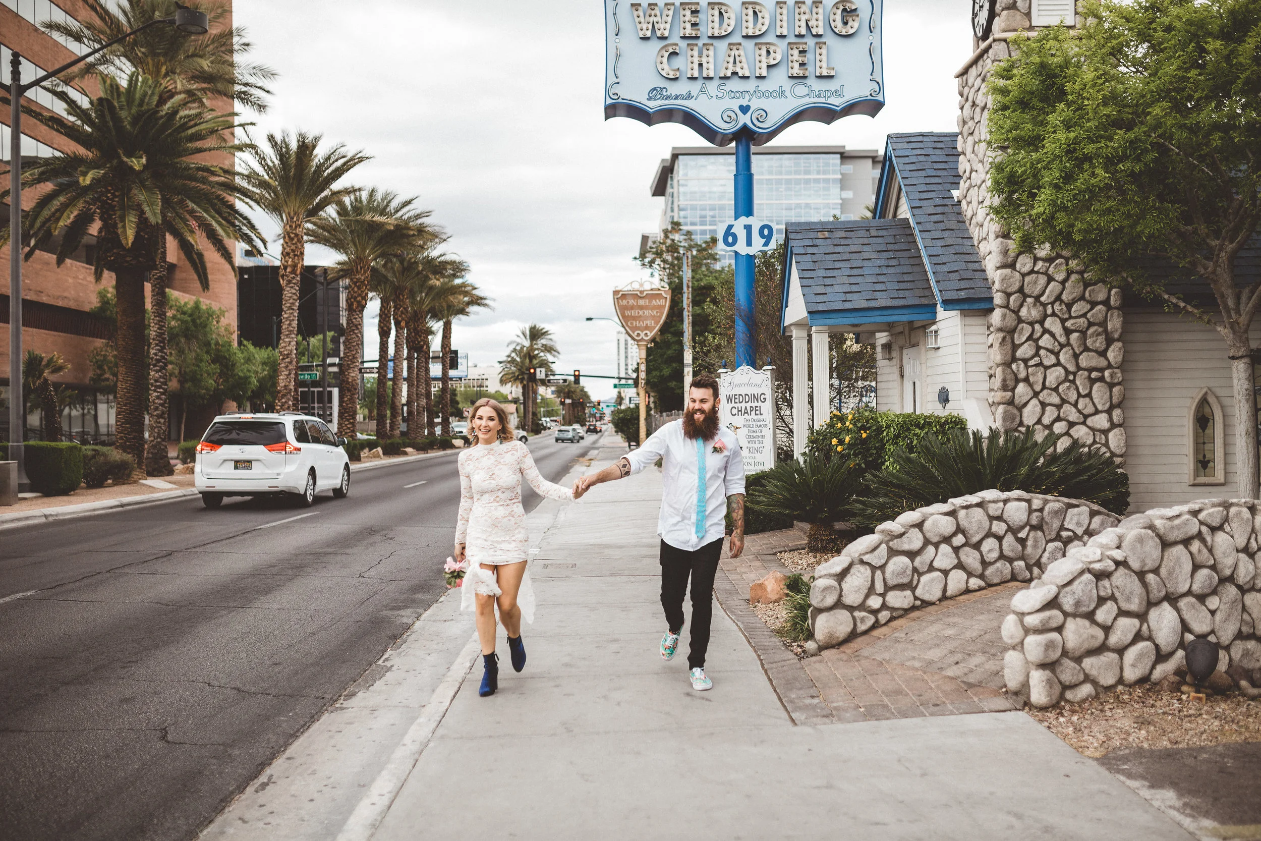 jamie-and-daniels-very-vegas-elopement15.jpg
