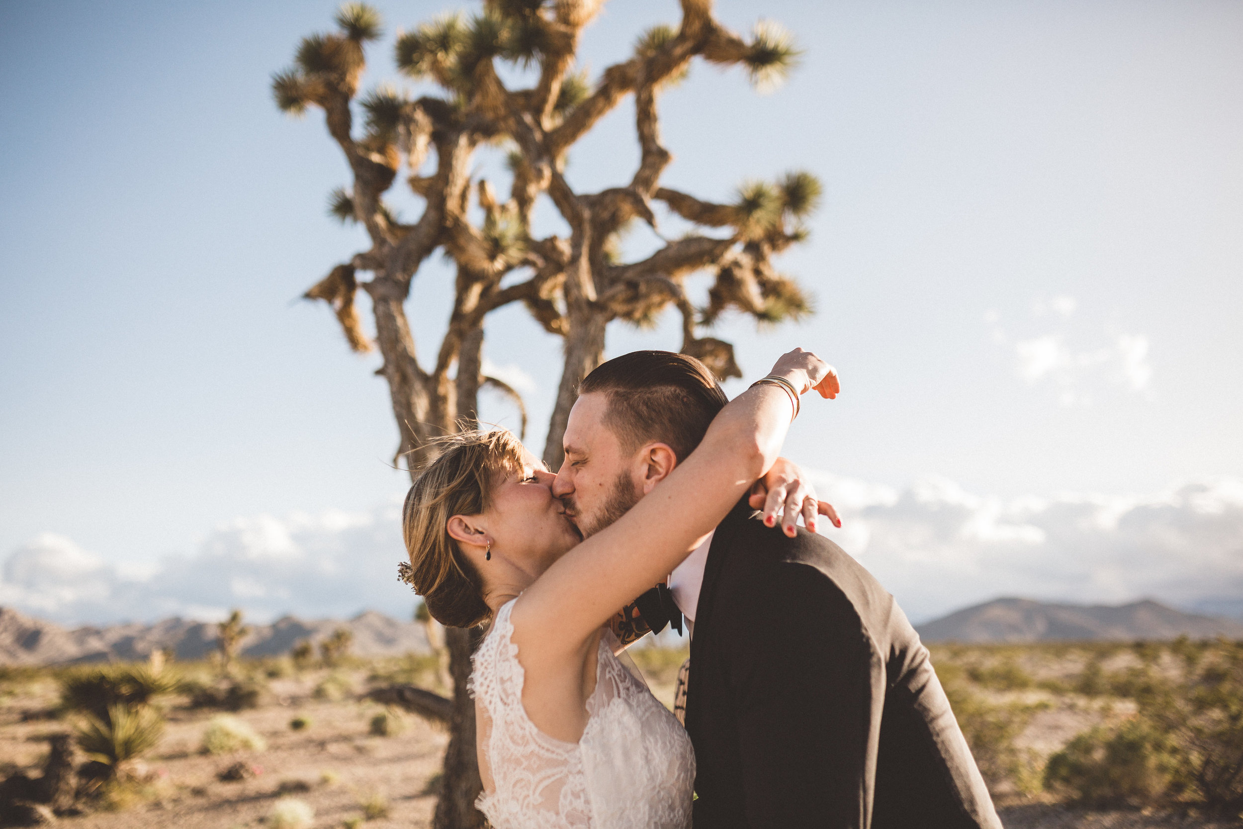 meike-and-rene-las-vegas-desert-elopement4.jpg