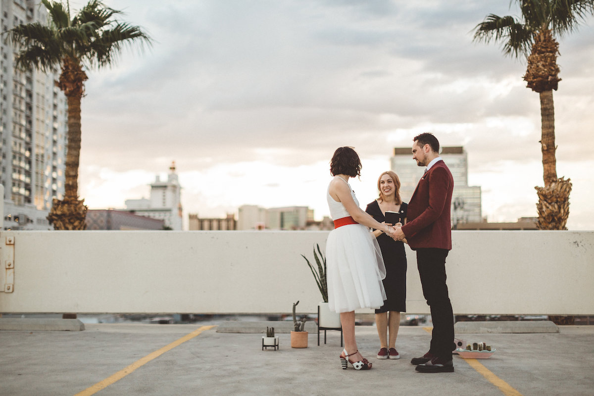 004A6107-downtown-las-vegas-rooftop-elopement.jpg