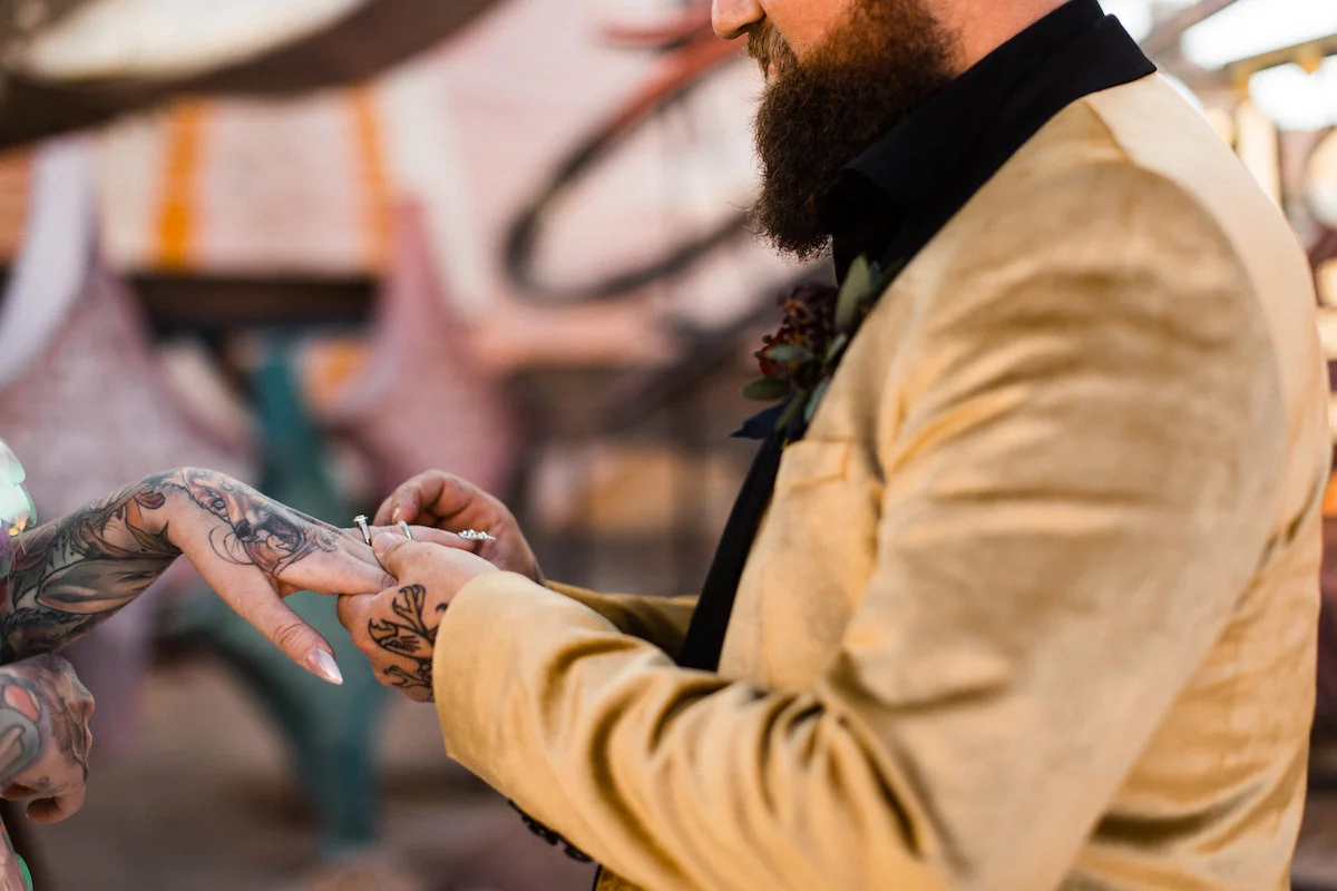 004A9697legendary-las-vegas-elopement.jpg