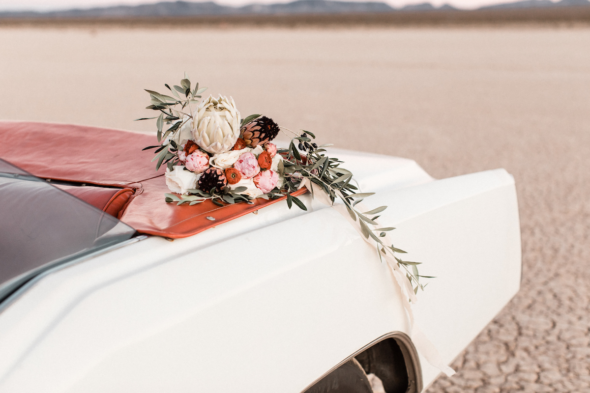 8J0A6541las vegas elopement dry lake bed florapop.jpg