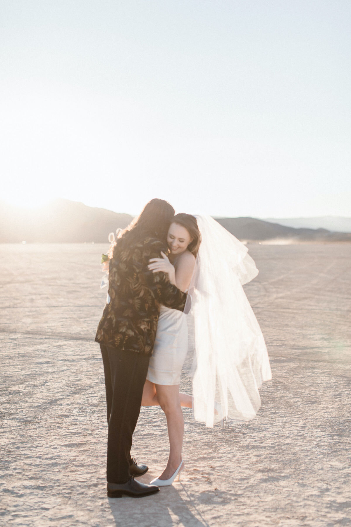 las vegas elopement dry lake bed flora pop00109.jpg