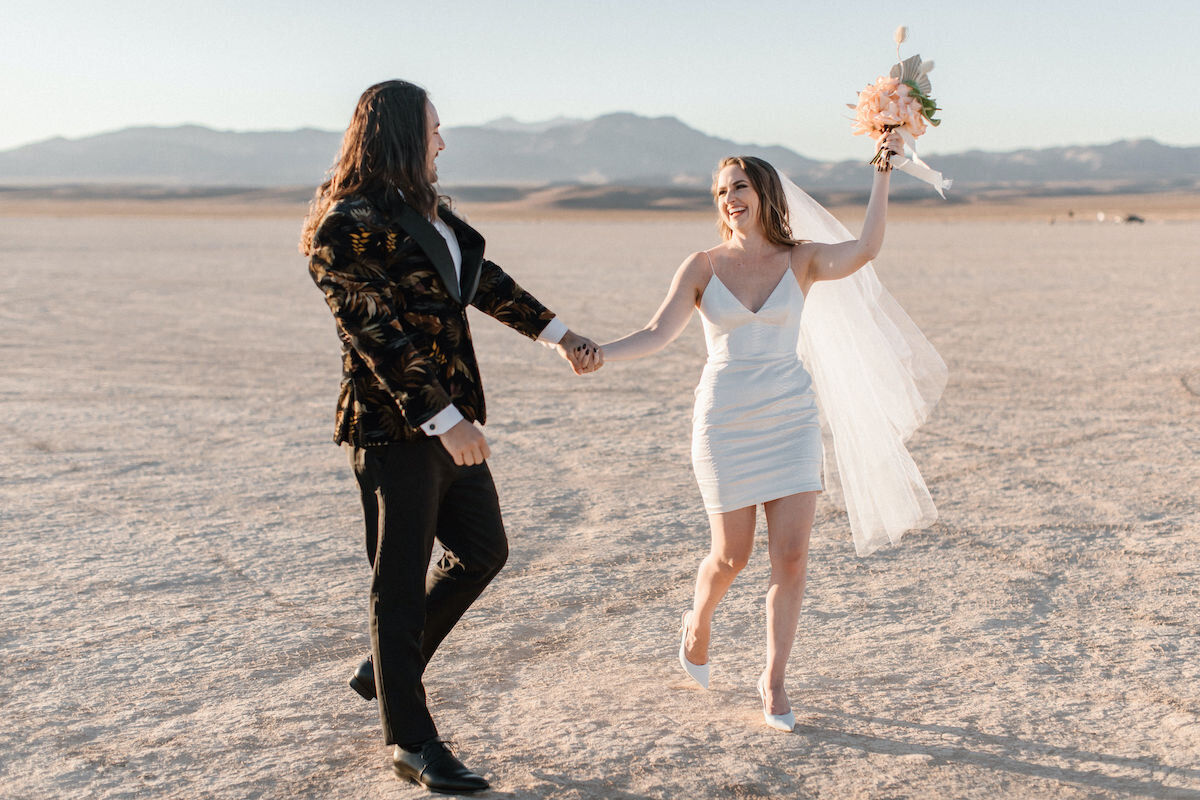 las vegas elopement dry lake bed flora pop00004.jpg