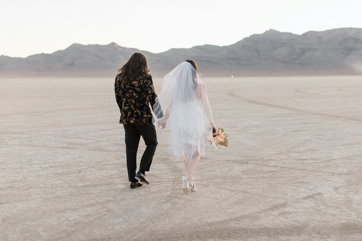 las vegas elopement dry lake bed flora pop00015.jpg