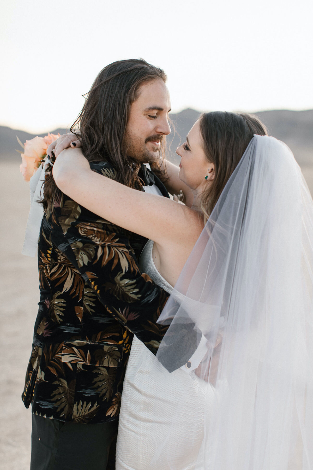 las vegas elopement dry lake bed flora pop00018.jpg