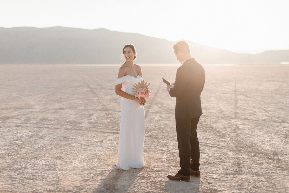 las vegas elopement dry lake bed flora pop00031.jpg