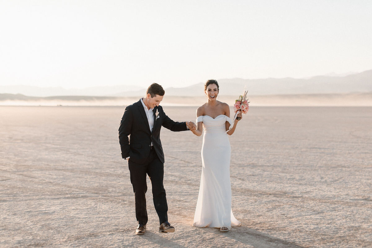 las vegas elopement dry lake bed flora pop00037.jpg