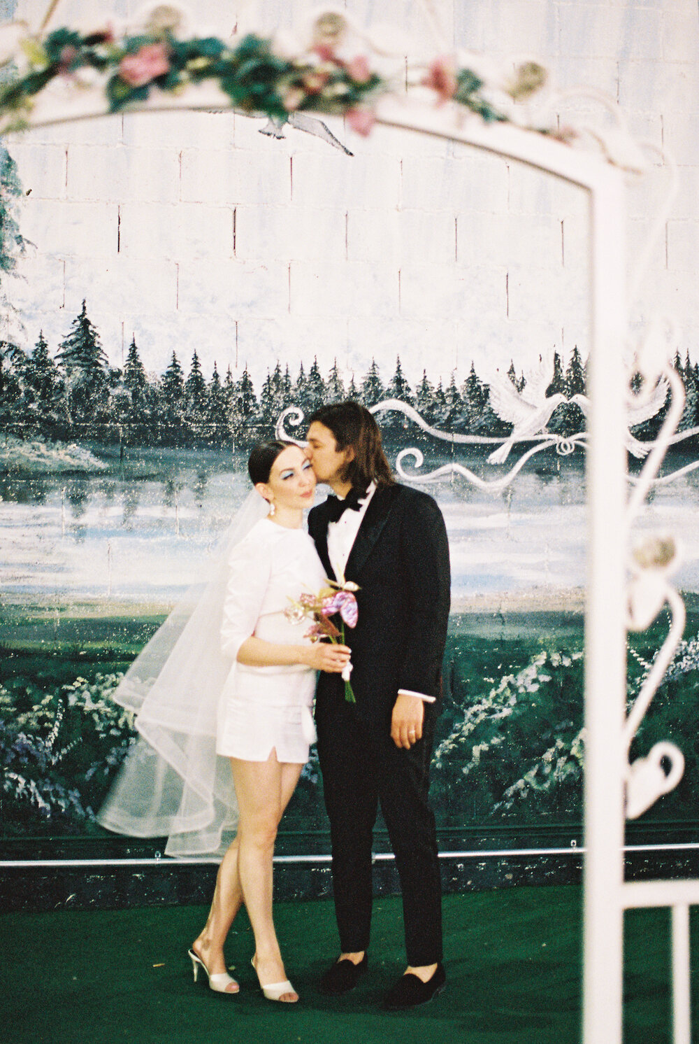 little white wedding chapel las vegas elopement00147.jpg