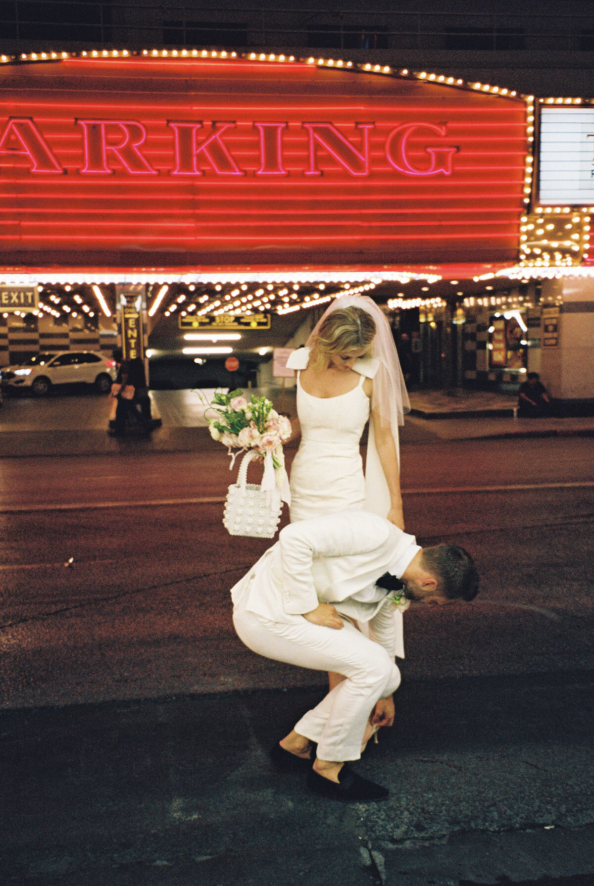 las vegas elopement little white wedding chapel78.jpg