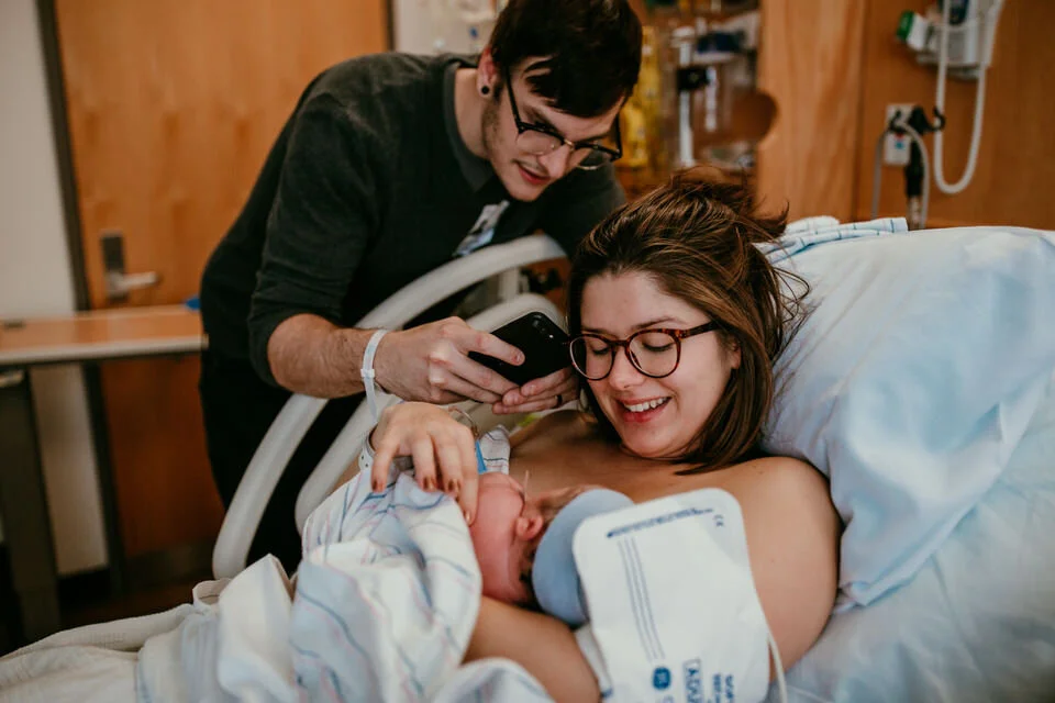 The 5 Essential Birth Images that your Partner can take to capture your