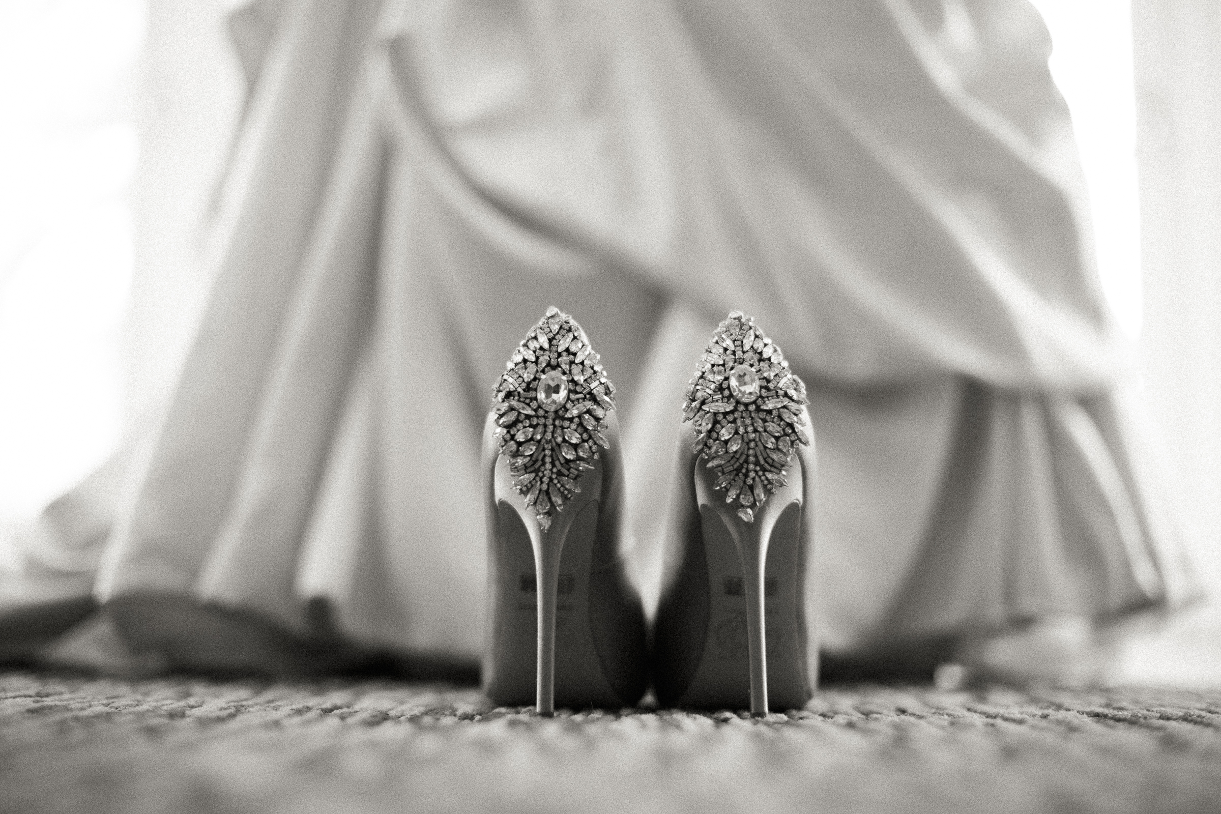 MikeAndGina_NeportDunes_BrandonJFerlinPhotography-9.jpg