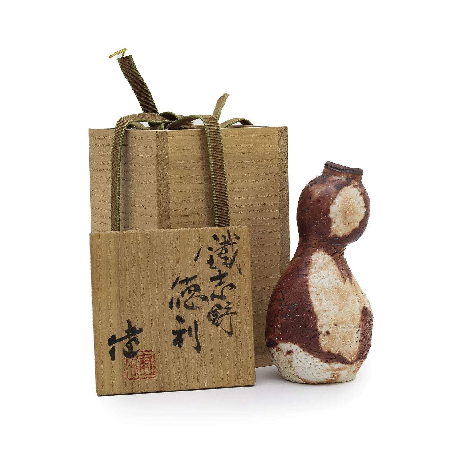 Matsuzaki_Shino Sake Pourer_Nevica_05_web.jpg