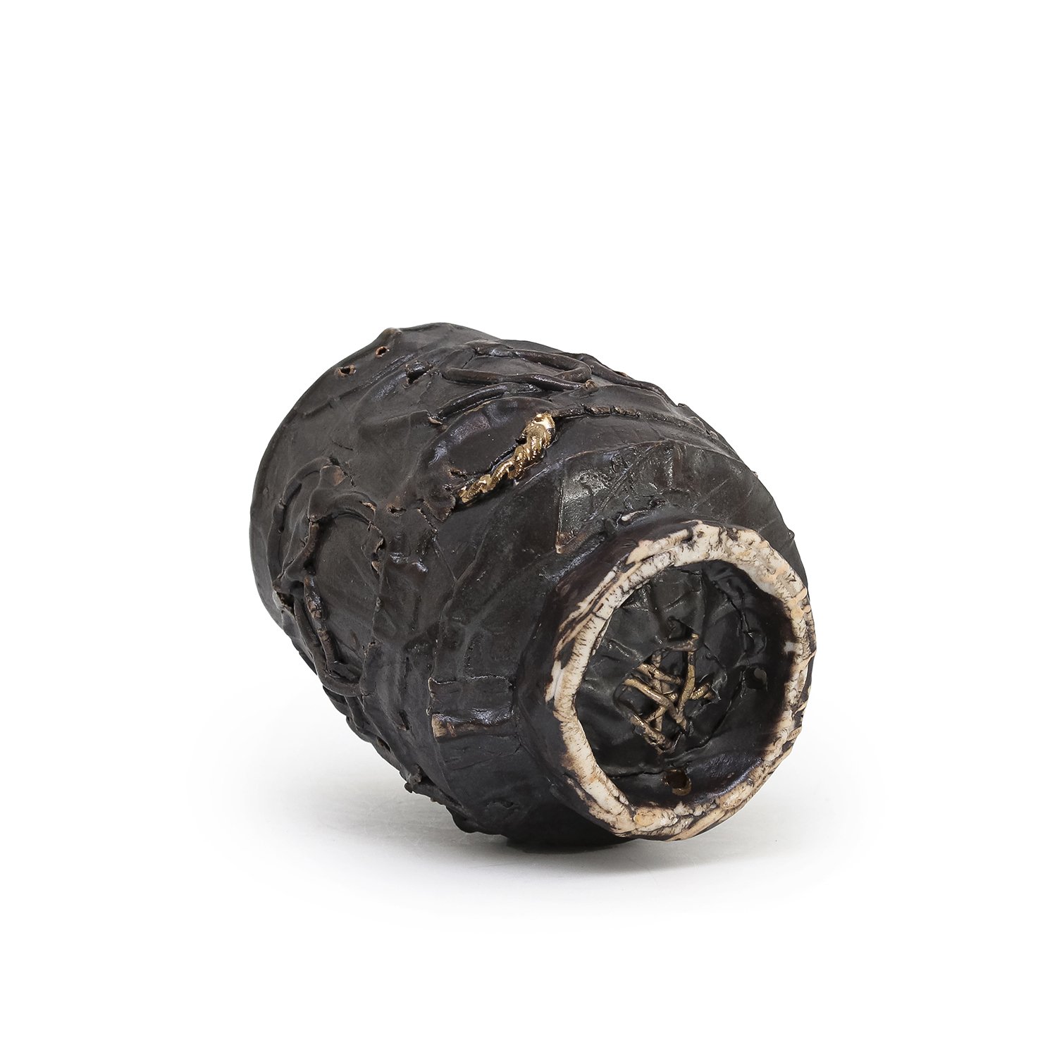 Saupe_Black Yunomi w_ Gold_Nevica_06_web.jpg
