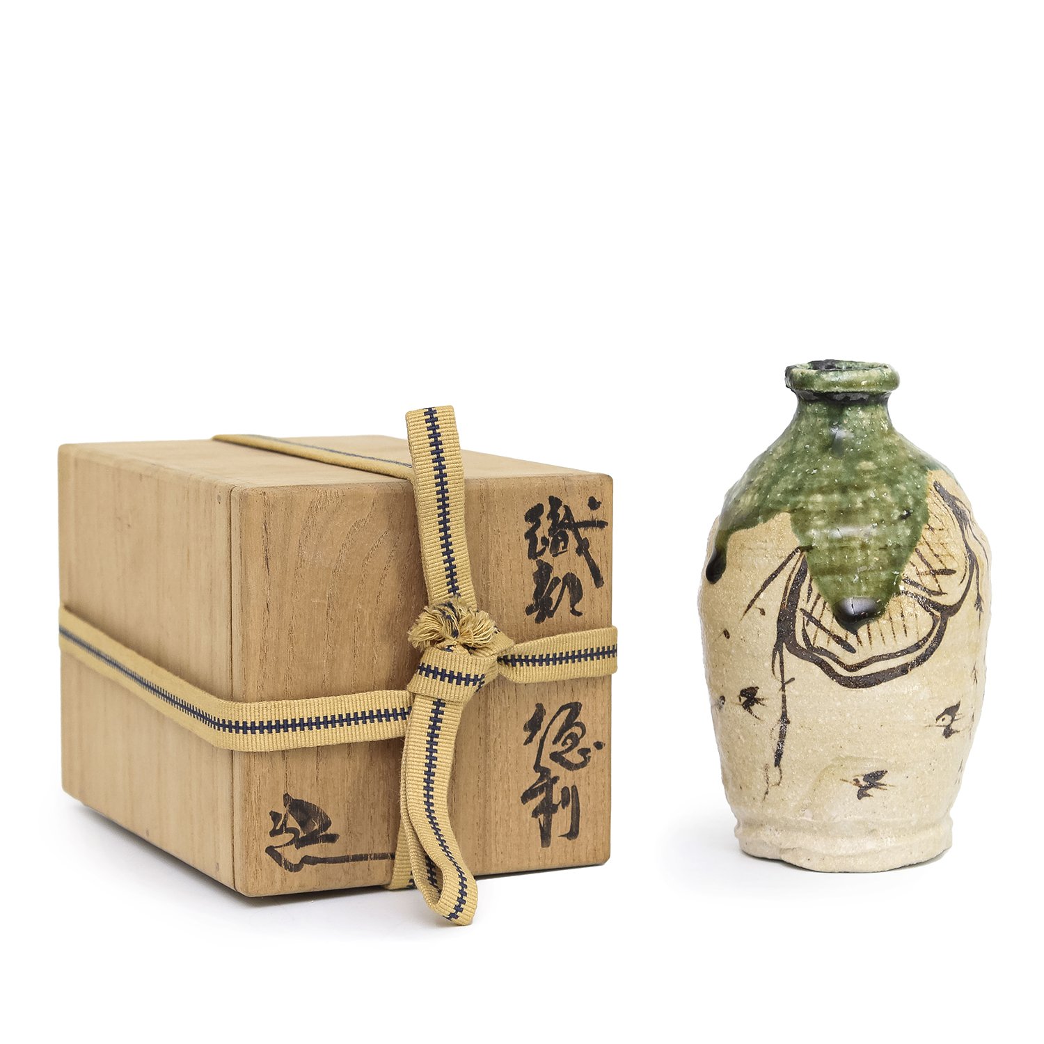 Goro_Sake Bottle with Box_NP3436_Nevica_02_web.jpg