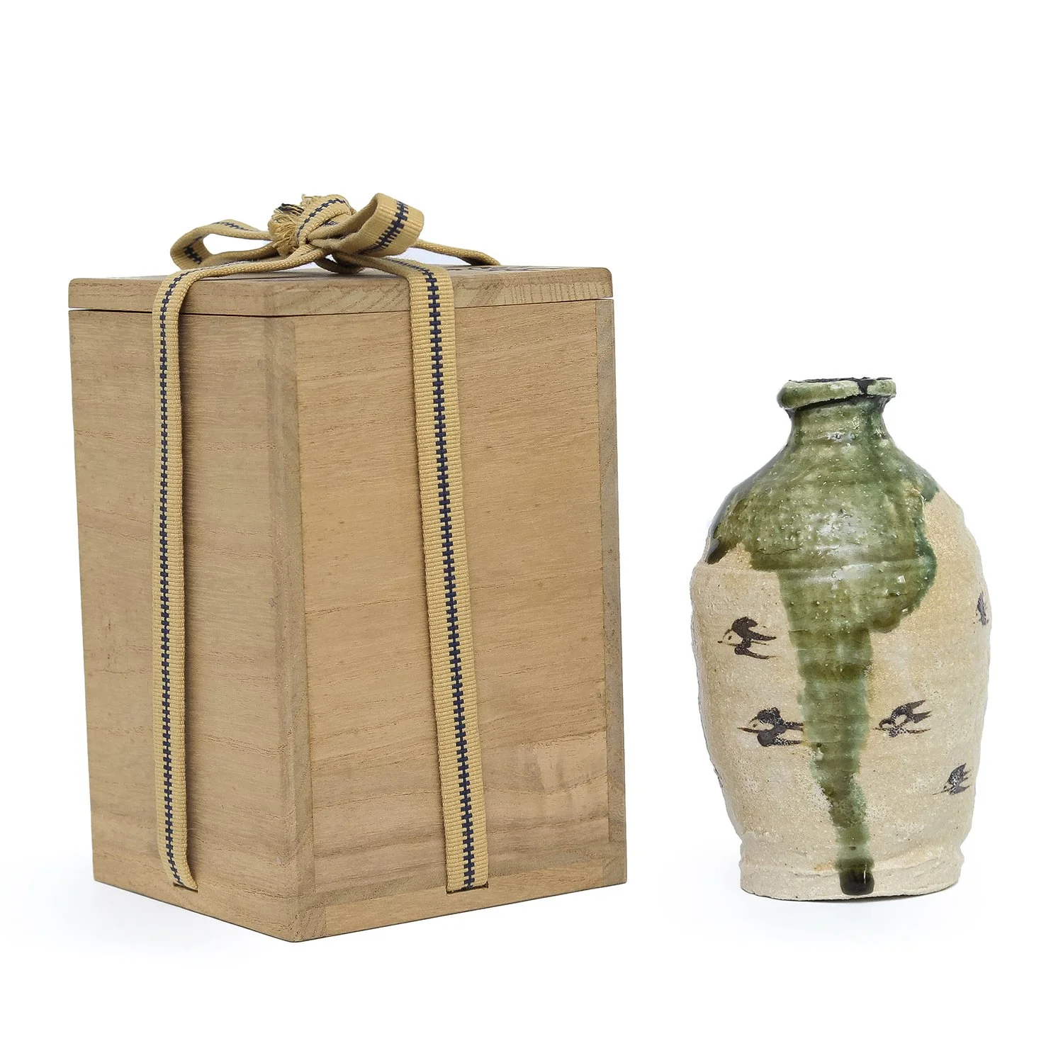 Goro_Sake Bottle with Box_NP3436_Nevica_03_web.jpg