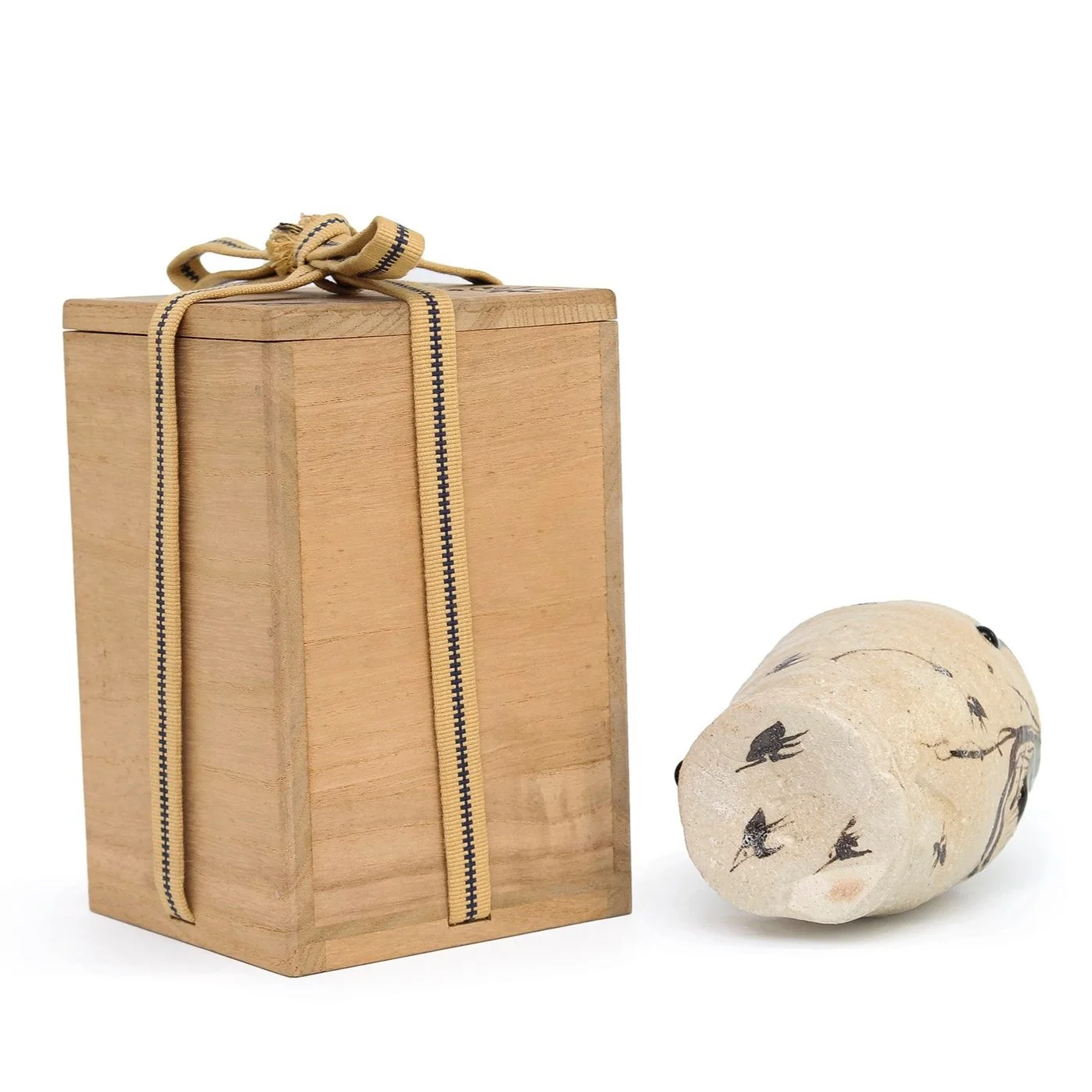 Goro_Sake+Bottle+with+Box_NP3436_Nevica_05_web.jpg
