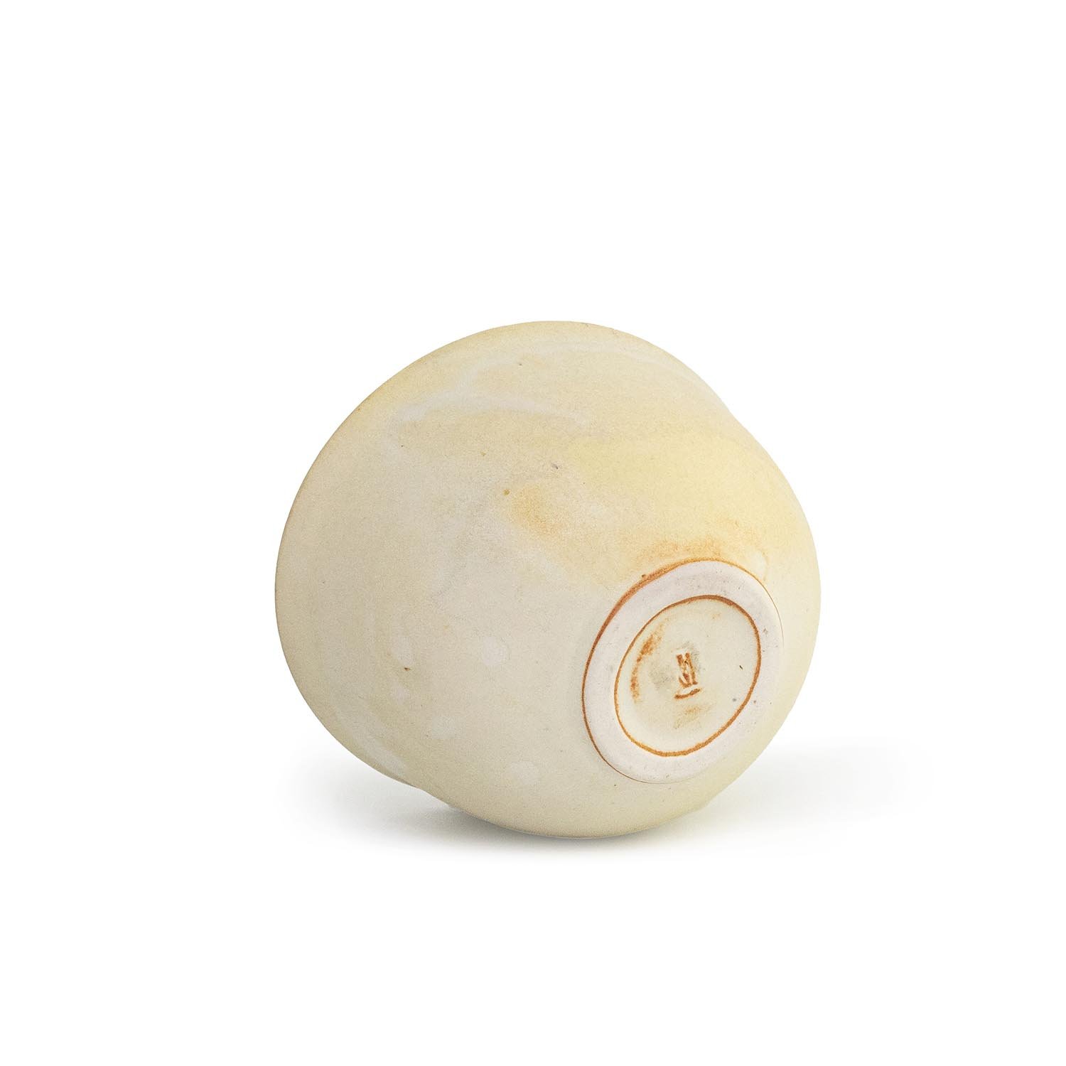 Takaezu_Cream Bowl_NP3885_FI_Nevica_04_web.jpg