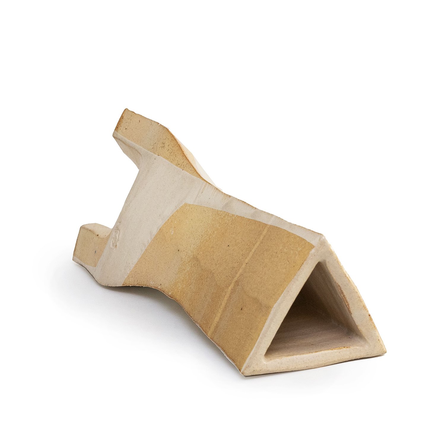 NP3933_Simon_Triangular Vase_JL_Nevica_07_web.jpg