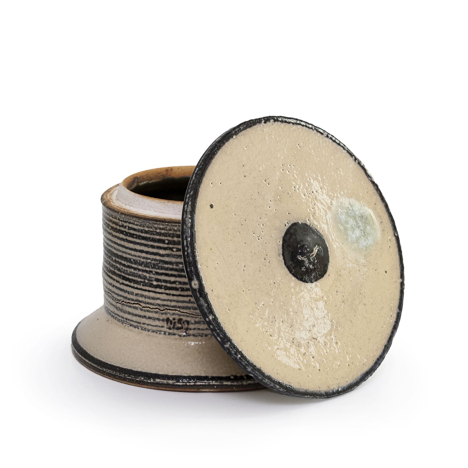 NP3970_Simon_Spool Lidded Jar_JL_Nevica_04_web.jpg