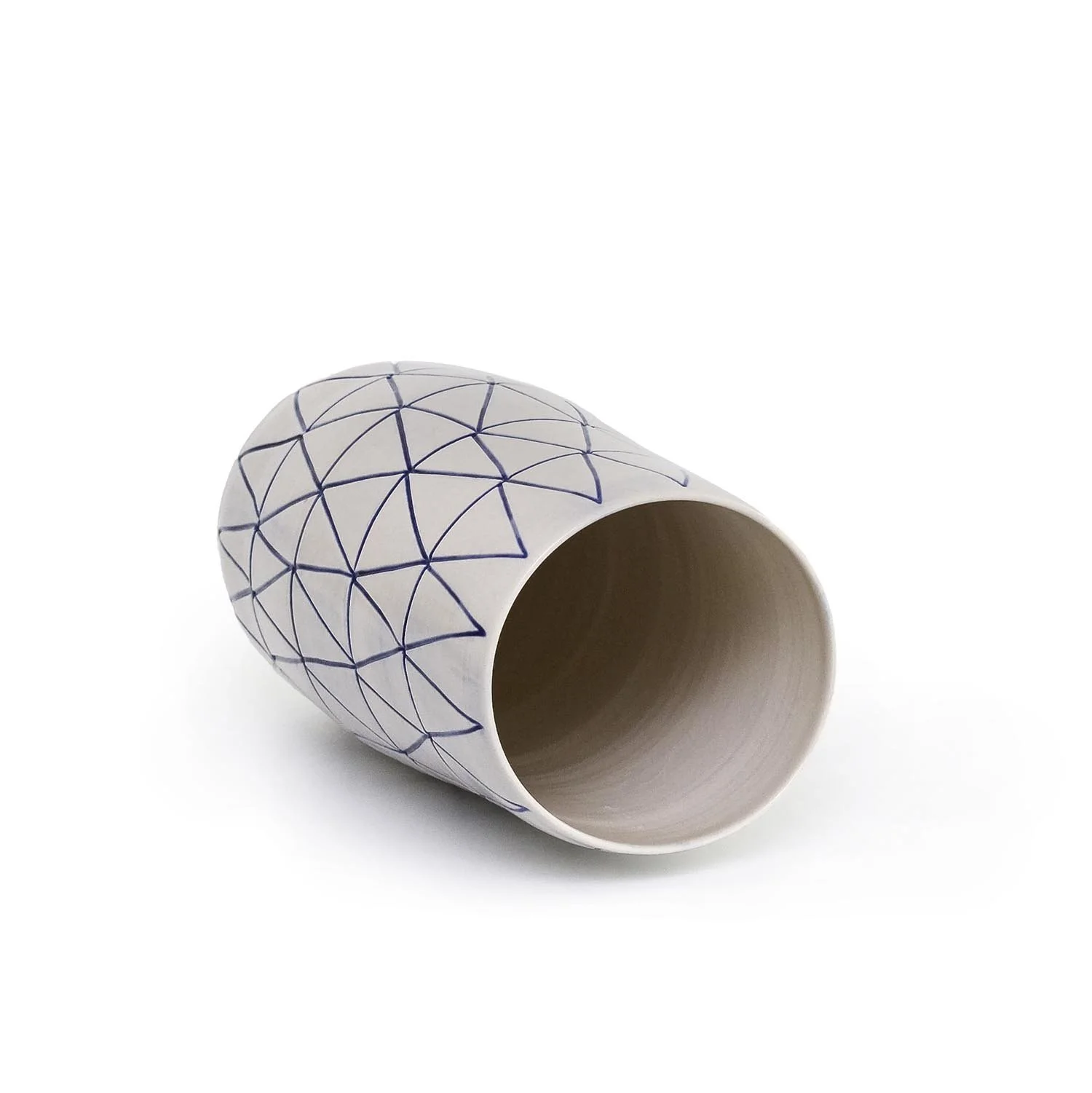 NP3990_Kusaka_Blue Triangle Vase_Nevica_06_web.jpg