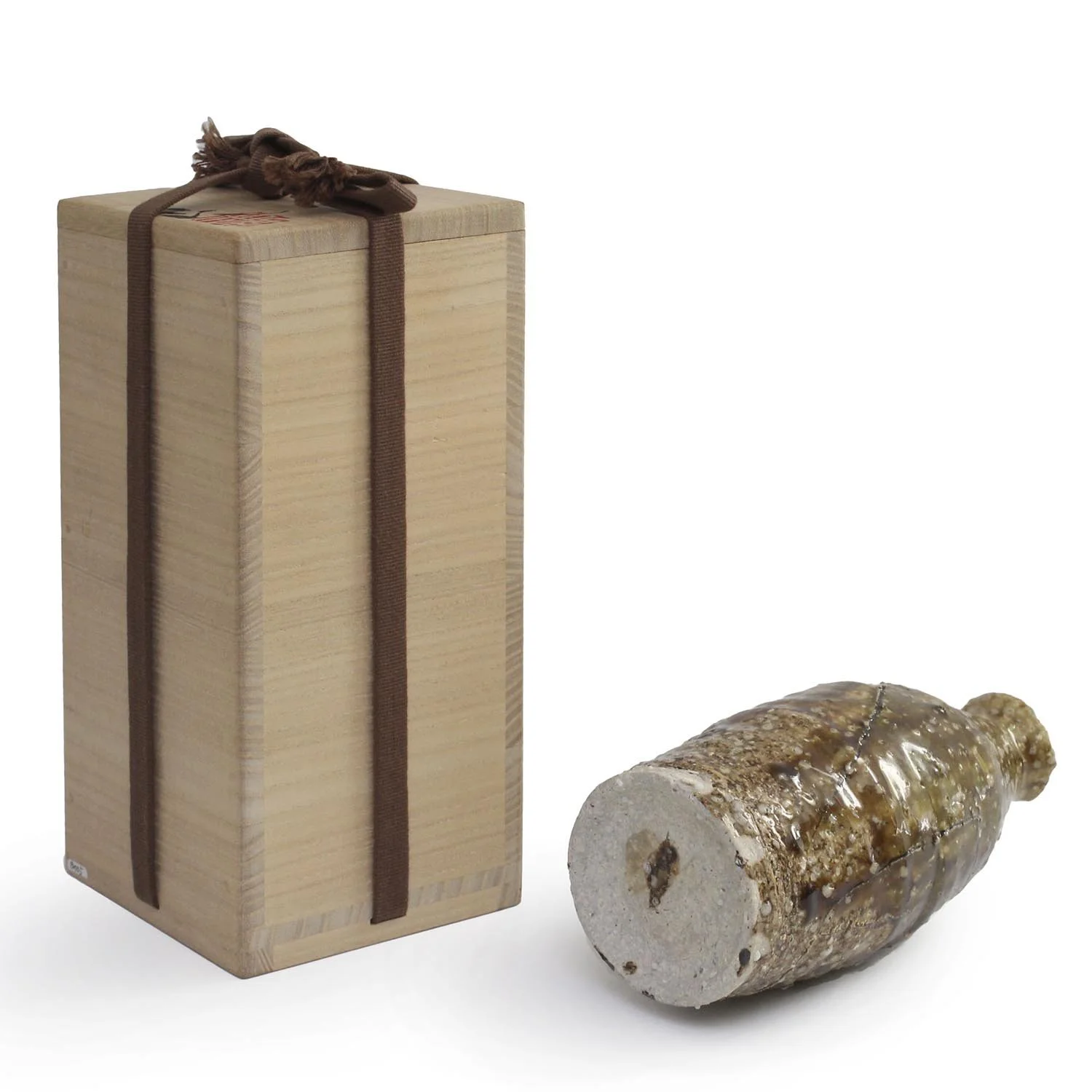 NP4035_Koie_Feldspartheic Sake Bottle_Nevica_03_web.jpg